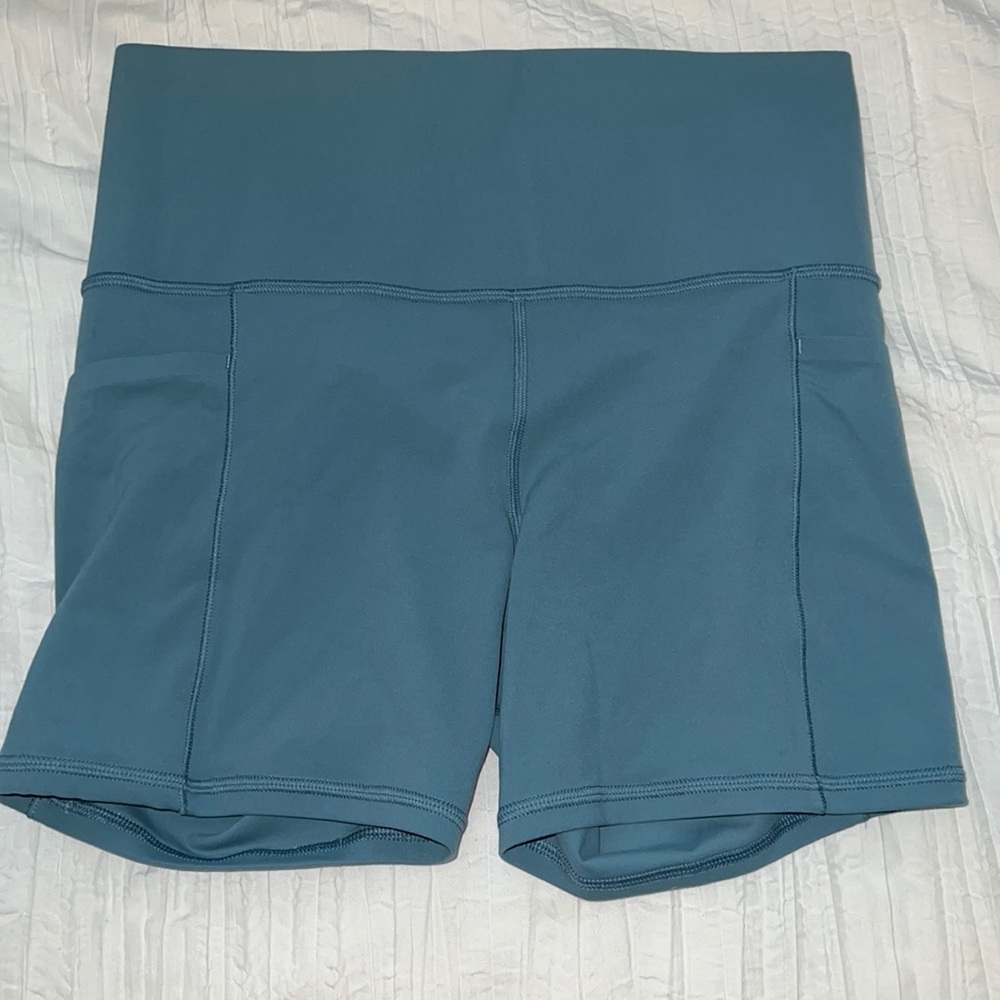 Athleta “Salutation Stash Pocket II 5” Short”
